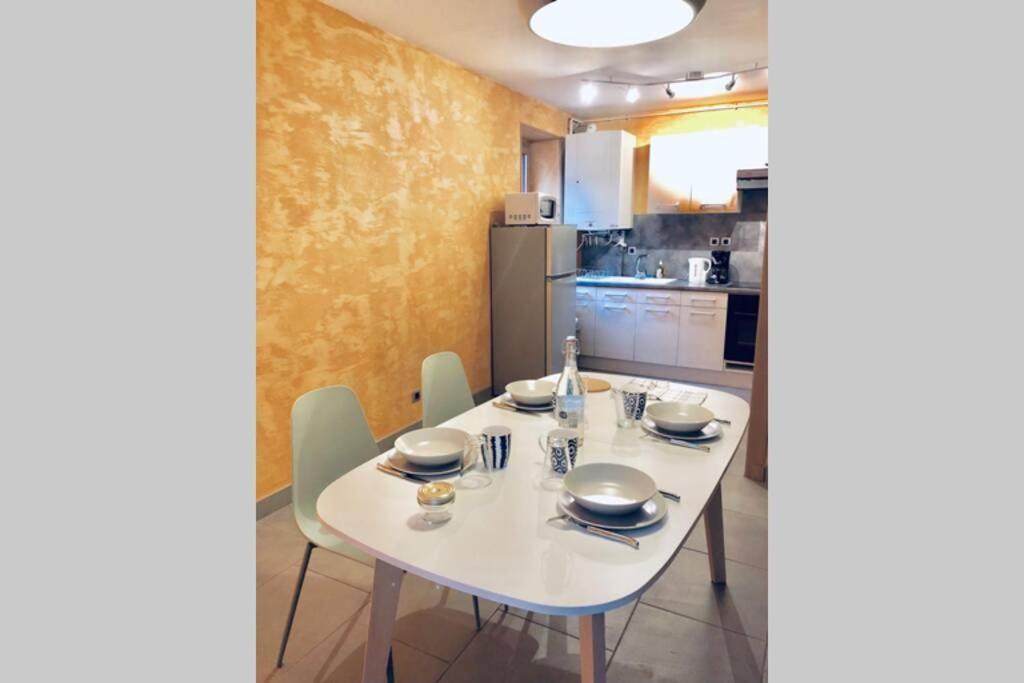 F3 - Neuf - 4/6 P - Lits King Size - Wifi - Cour Apartment Le Puy-en-Velay Luaran gambar